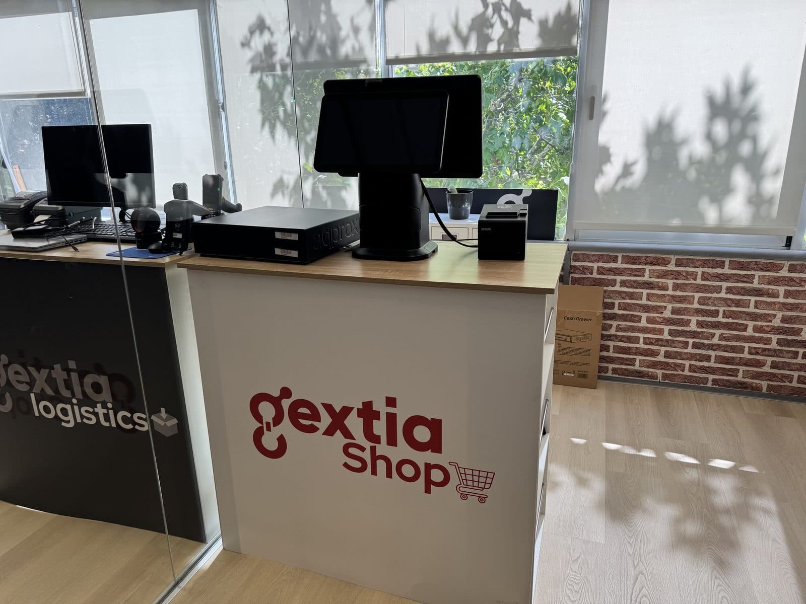 Showroom Gextia — TPV y hardware en funcionamiento